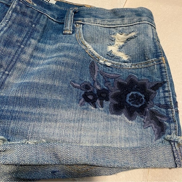 Abercrombie & Fitch denim distressed high rise shorts floral embroidery size 8 - Picture 9 of 13